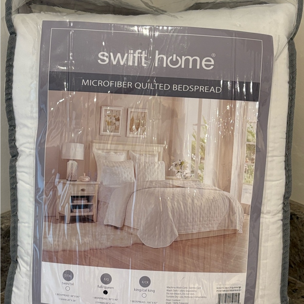 White Microfiber Quilted Bedspread and 2 Standard Shams